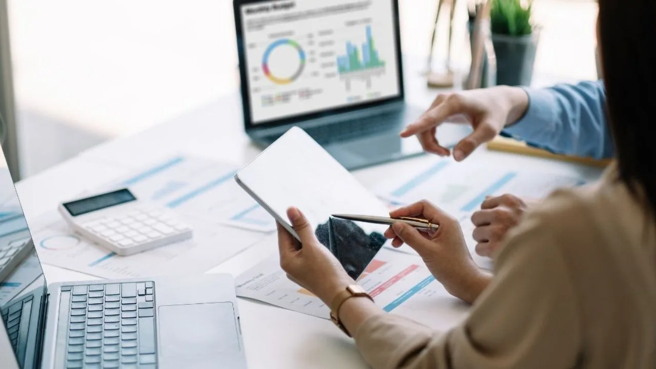 Outsourcing Accounting Services vs. Hiring Internally: Which Is Right for You?