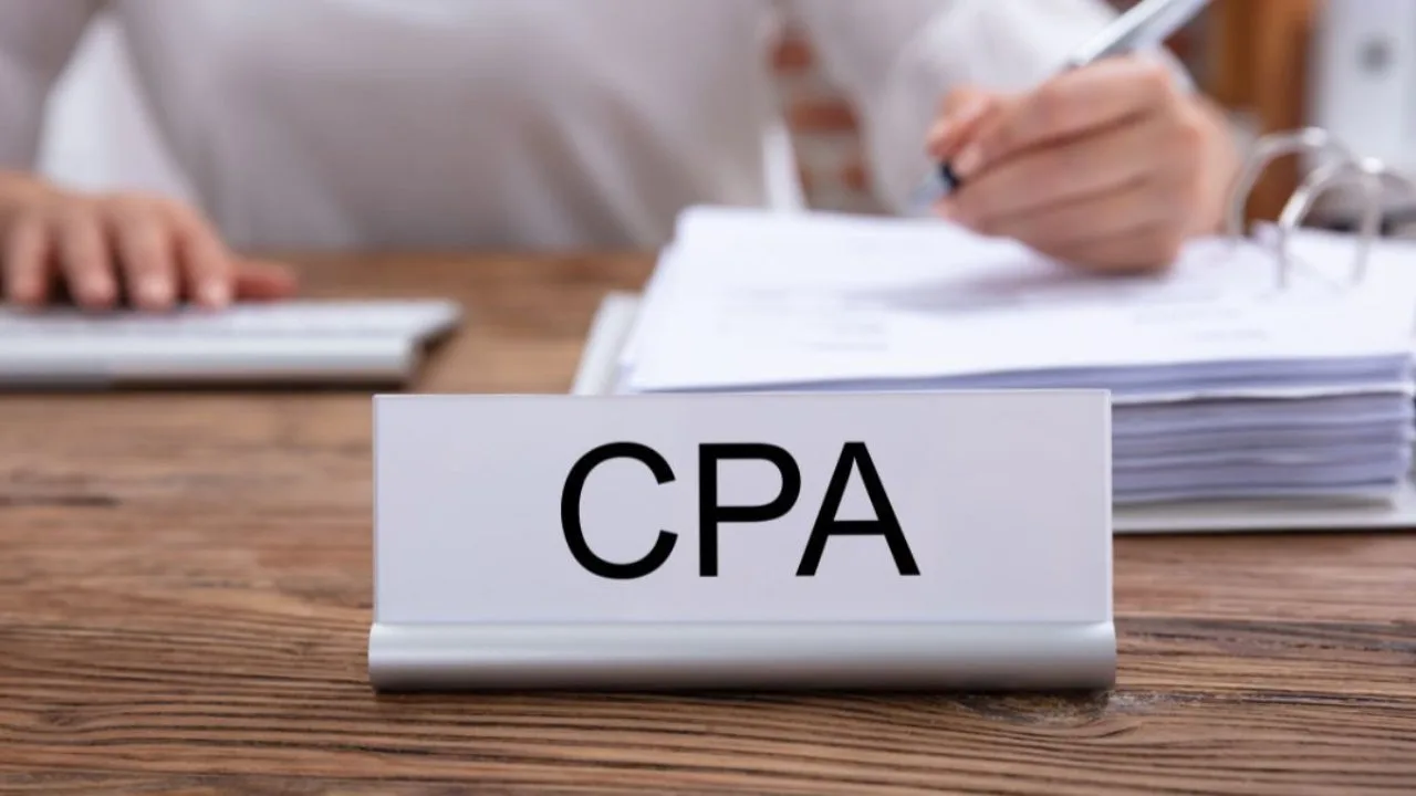 Fractional CFO vs CPA: What's the Difference?